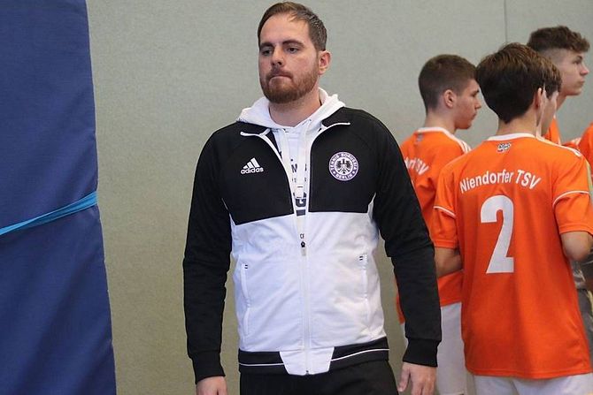 Tebe U17 Coach wirft hin