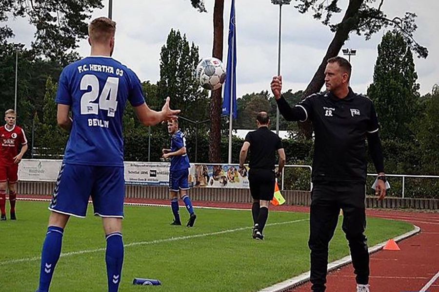 „Wie fühlt es sich an gegen seinen Ex Trainer zu spielen ?“