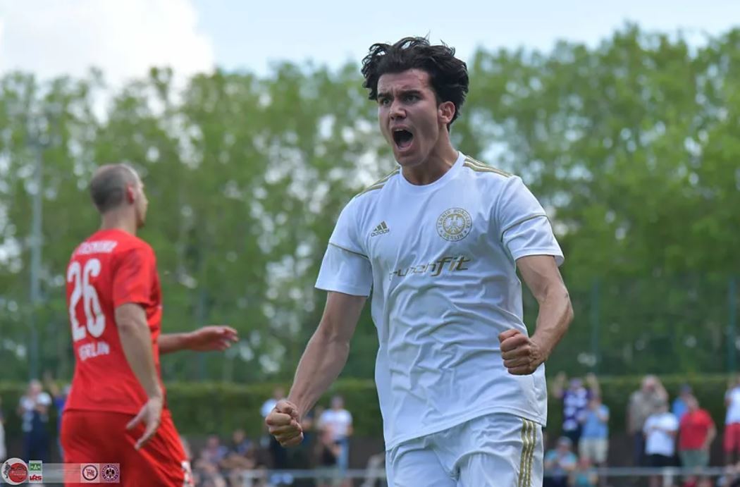 Hertha 06 holt Tebe Regionalliga Stürmer