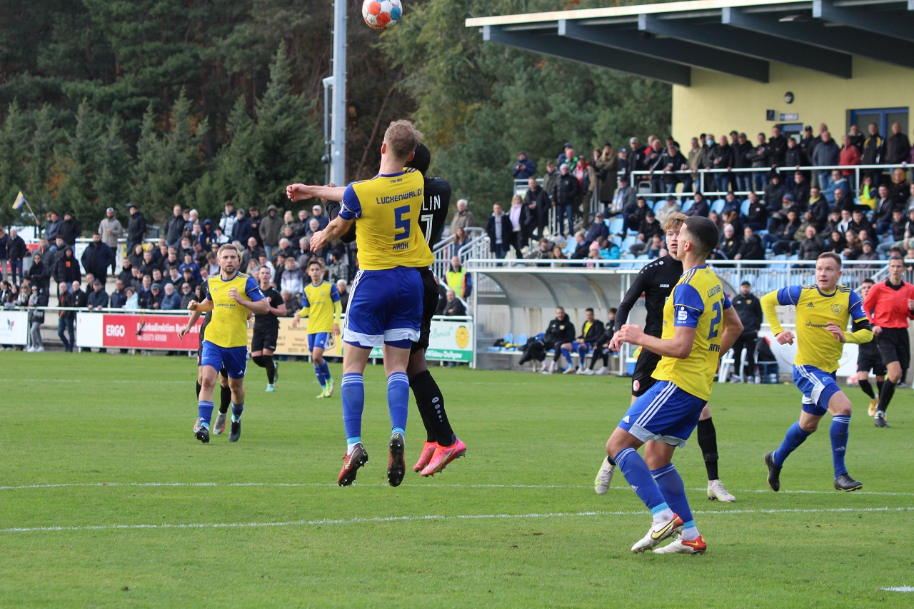 Oberligen machen Pause, Regio kickt weiter