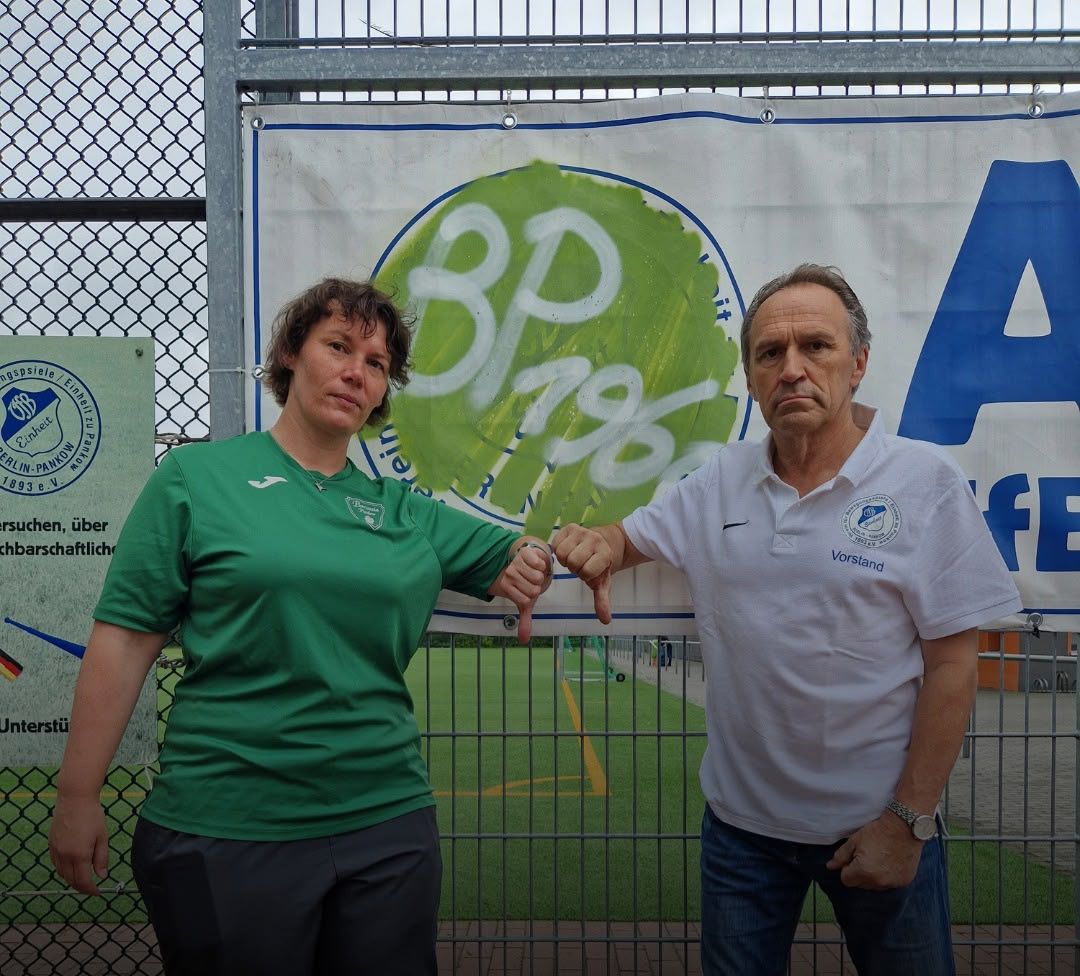 Vandalismus in Pankow – Borussia-Fans beschmieren Sportanlage